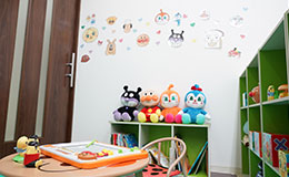 お子さま連れでも安心のキッズスペースを完備